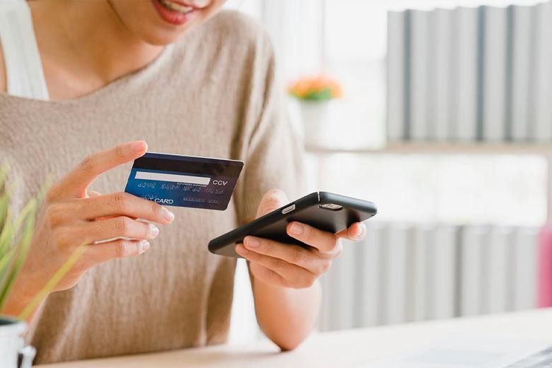 5-tan-dung-cac-khuyen-mai-khi-mua-dien-thoai-de-giam-thieu-chi-phi (1).jpg