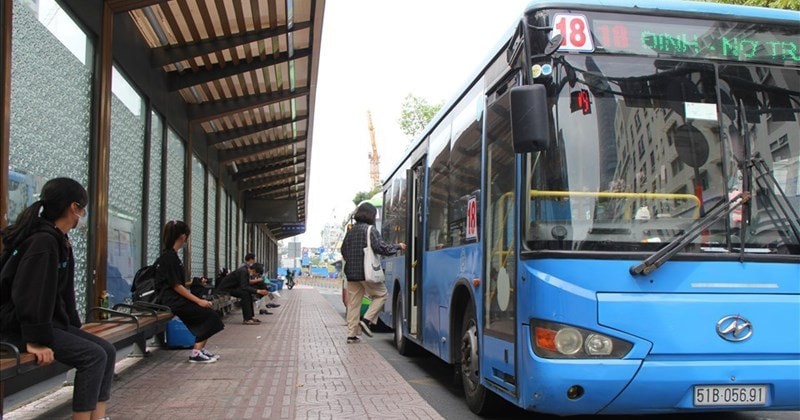 5-thoai-mai-di-chuyen-den-cong-vien-bang-phuong-tien-giao-thong-cong-cong.jpg