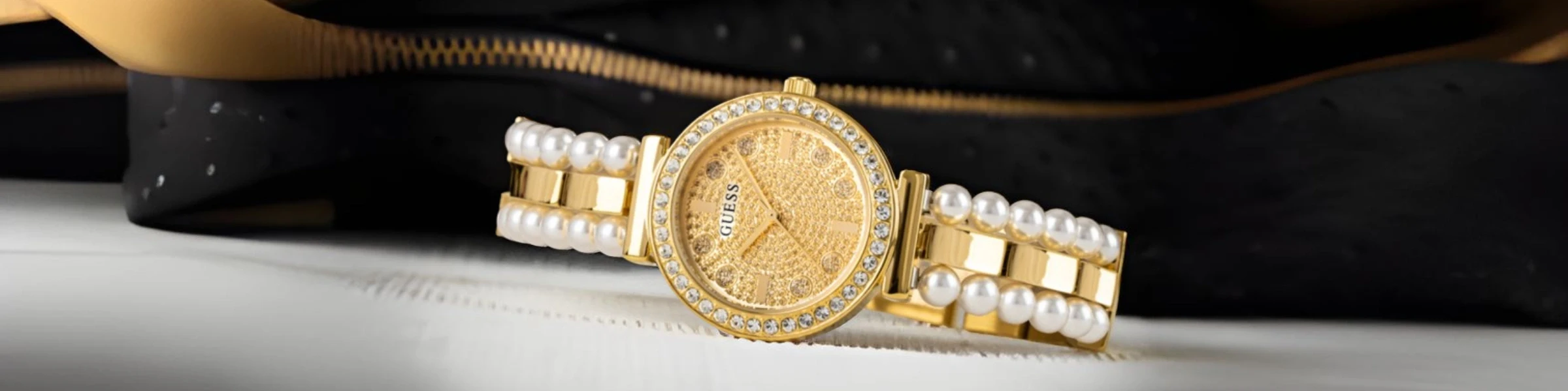00-kham-pha-5-mau-dong-ho-guess-nu-dang-mua.webp
