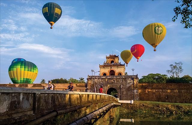 2-thoi-gian-dien-ra-le-hoi-khinh-khi-cau-hue (1).jpg