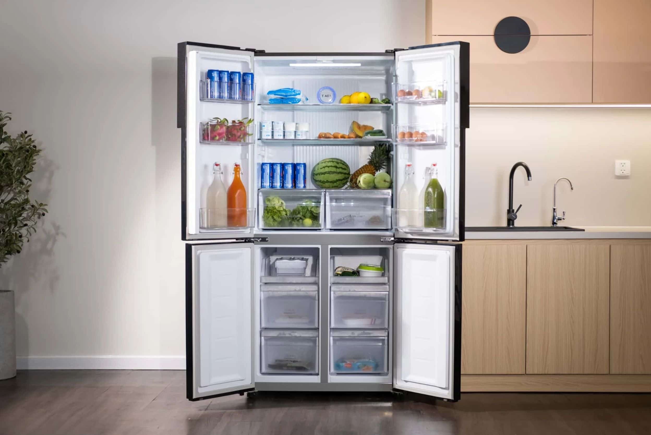 8-nguoi-ban-4-canh-den-tu-aqua-giup-nang-tam-giao-dien-can-bep-mang-lai-trai-nghiem-dang-cap-cho-gia-dinh-viet (1).jpg