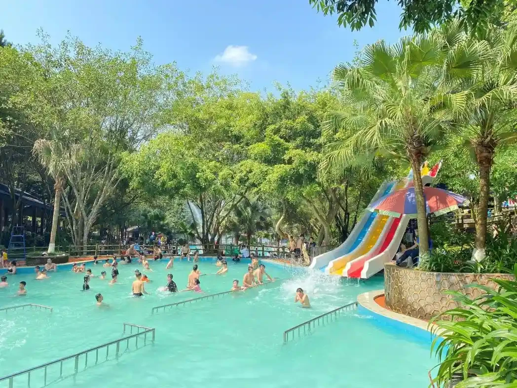 no-dua-tai-cong-vien-nuoc-cua-khu-du-lich-ao-vua.webp