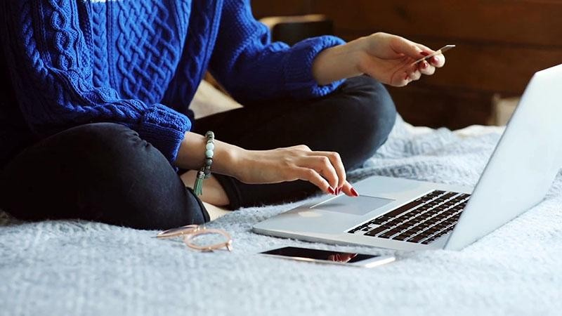 3-mua-tivi-tra-gop-khong-qua-ngan-hang-can-luu-y-nhung-dieu-gi (1).jpg