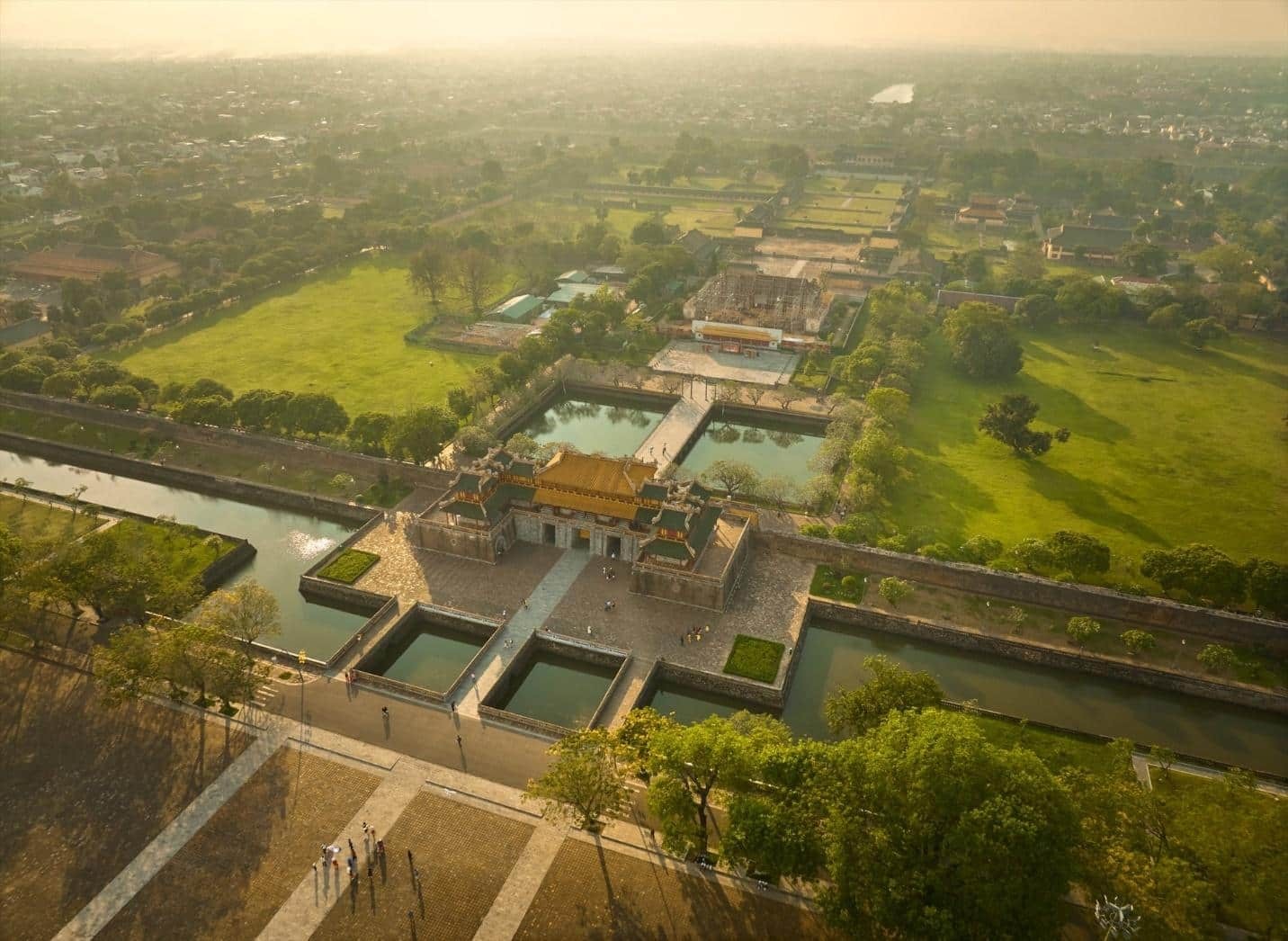 2-dai-noi-hue-nam-ben-bo-song-huong-tho-mong (1).jpg