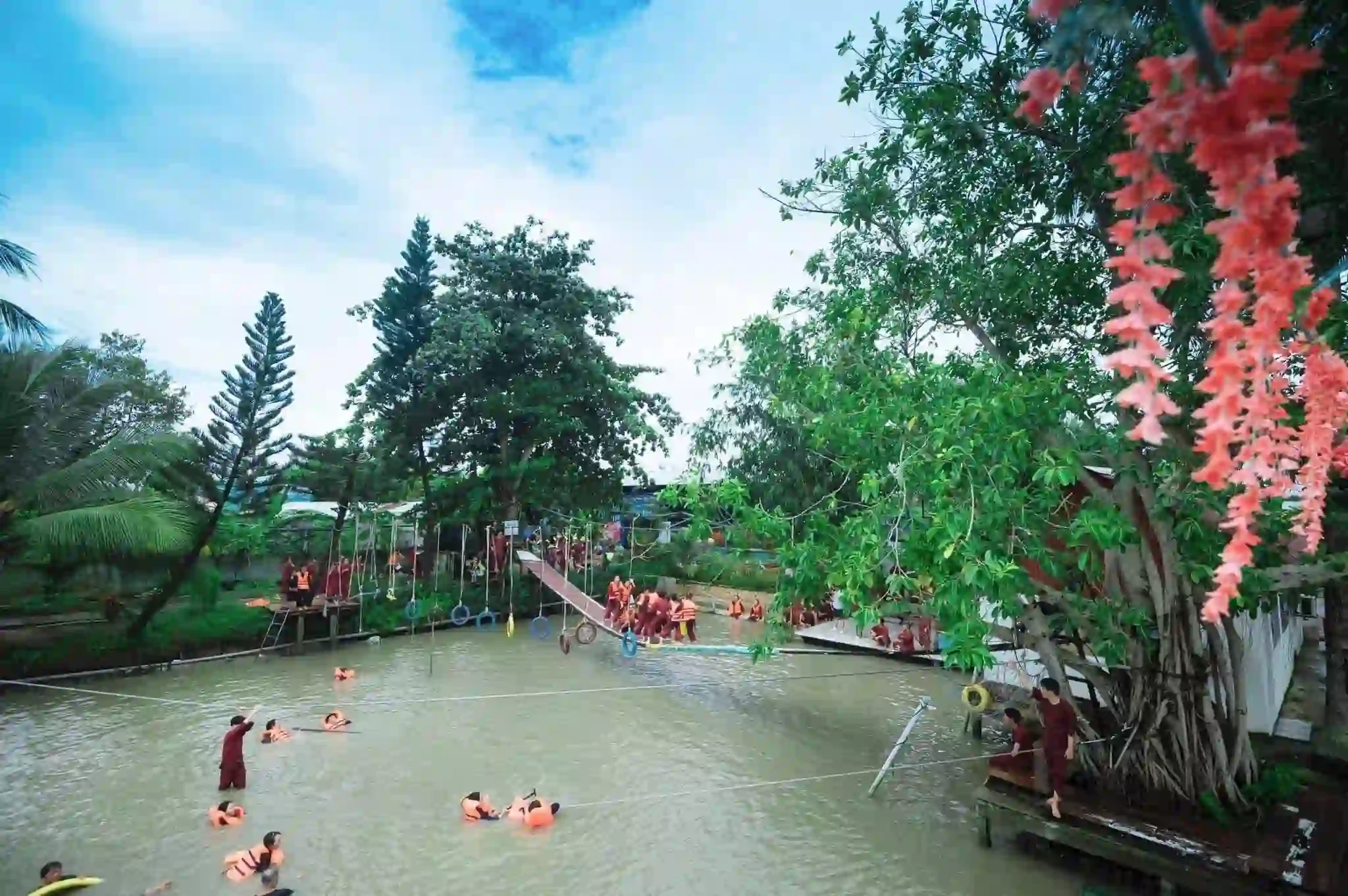 khu-du-lich-vinh-sang-mot-diem-den-tuyet-voi-cho-nhung-ai-dam-me-kham-pha (1).webp