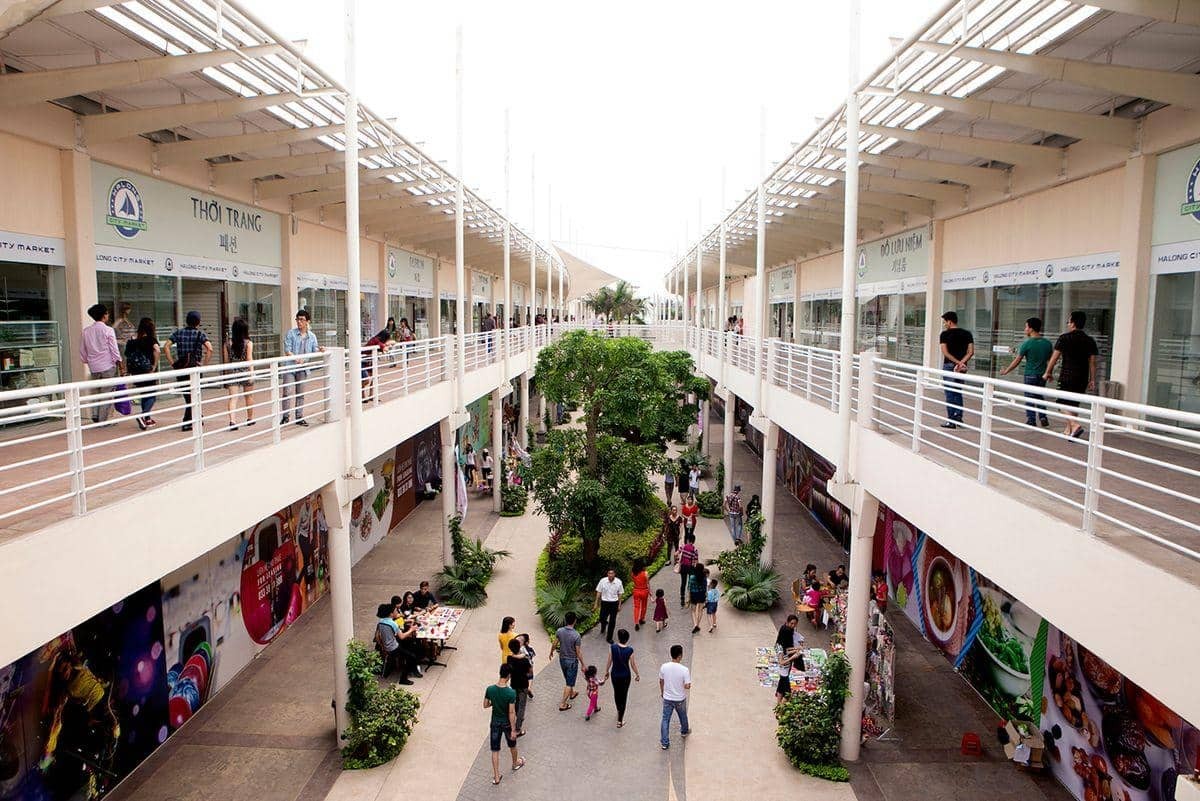 2-halong-marine-plaza-thu-hut-nhieu-du-khach-tham-quan-hang-nam (1).jpg