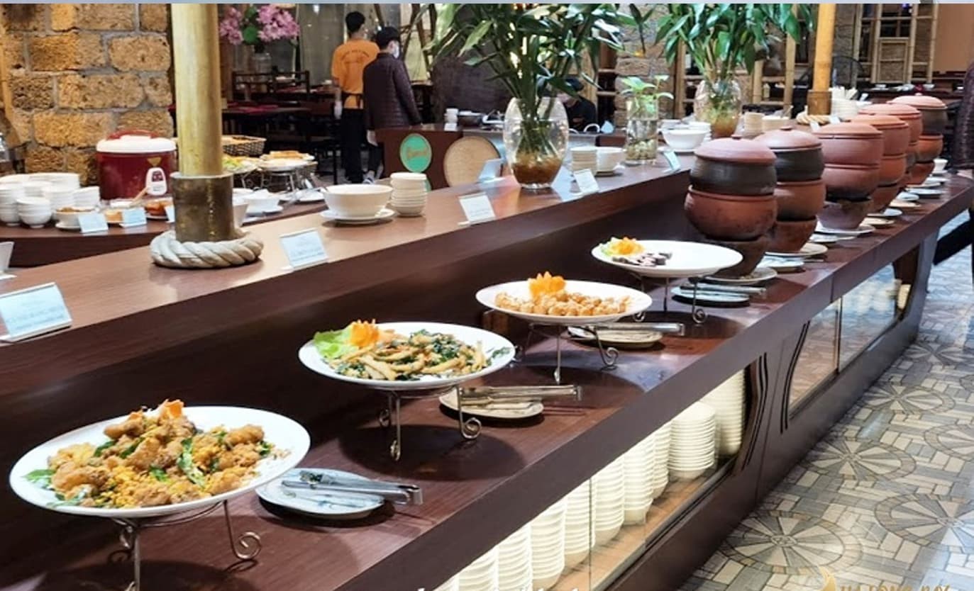 8-cac-mon-an-duoc-che-bien-tu-hai-san-tuoi-ngon-nhat-cua-cho-hon-gai (1).jpg