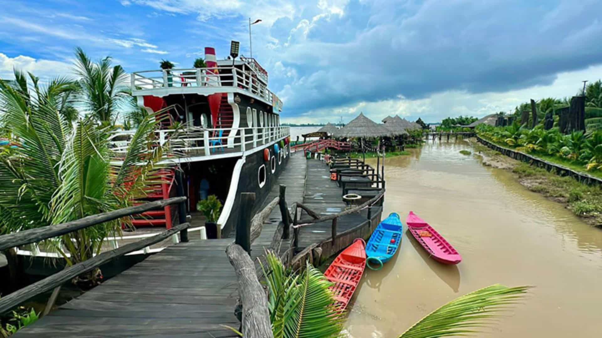 trai-nghiem-di-thuyen-khi-den-voi-con-en