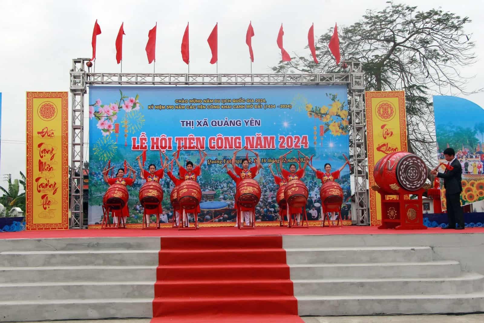 2-le-hoi-ton-vinh-cac-vi-than-linh-va-tuong-nho-cac-vi-tien-cong-khai-khan-dao-ha-nam.jpg