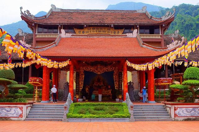 3-kien-truc-doc-dao-cua-chua-dong (1).jpg