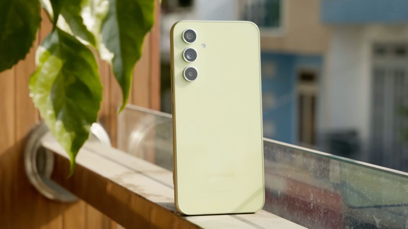 samsung-galaxy-a54-5g-256gb-mau-dien-thoai-tam-trung-dang-mua-trong-tam-gia-quanh-muc-9-trieu-dong (1).jpg