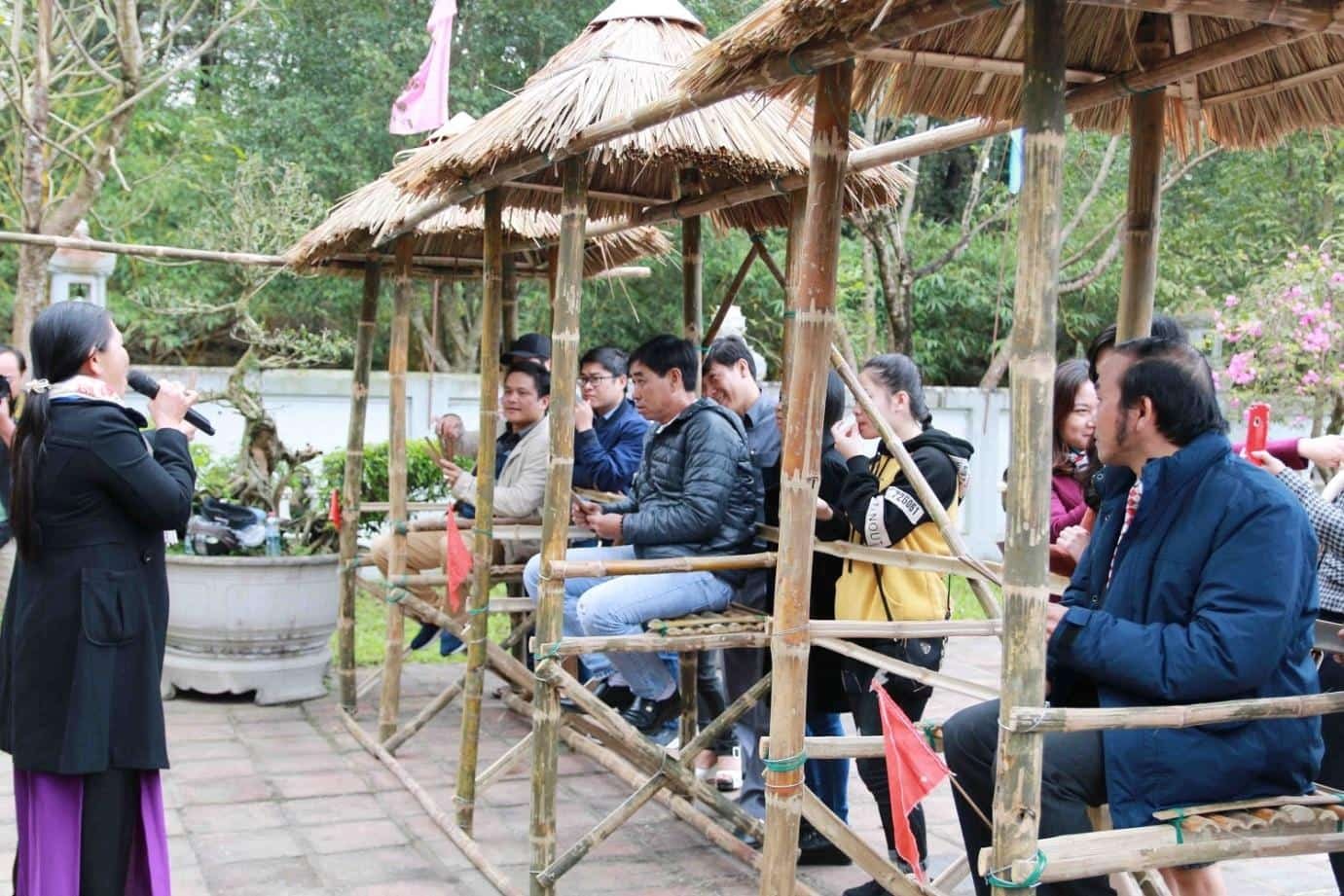 4-luu-y-khi-tham-gia-le-hoi-bai-choi (1).jpg