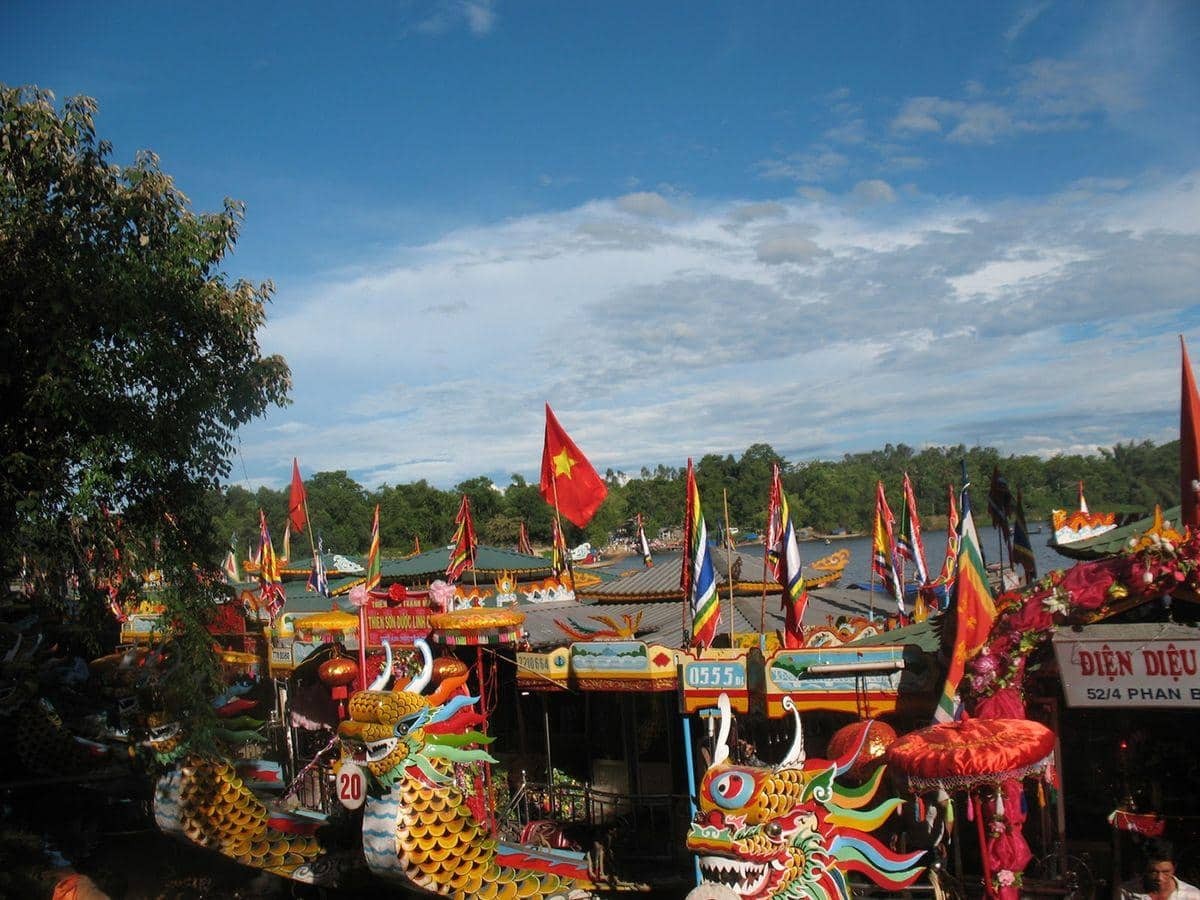 1-tim-hieu-ve-le-dien-hon-chen (1).jpg