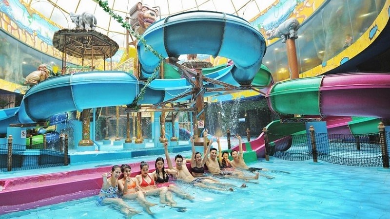 6-thoa-suc-vui-choi-tai-vinpearl-land-water-park-royal-city-cong-vien-nuoc-trong-nha-lon-nhat-dong-nam-a.jpg
