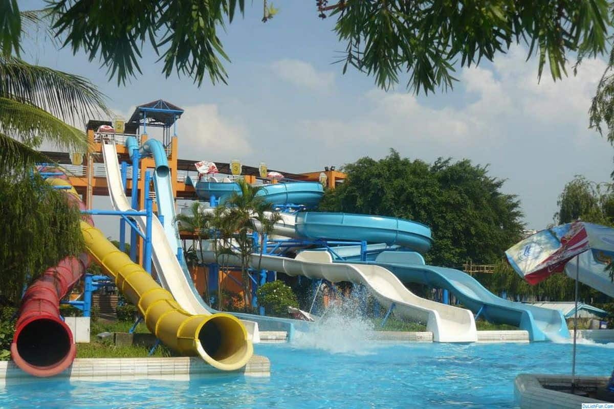 tro-choi-truot-nuoc-thu-vi-trong-cong-vien-nuoc-thanh-le