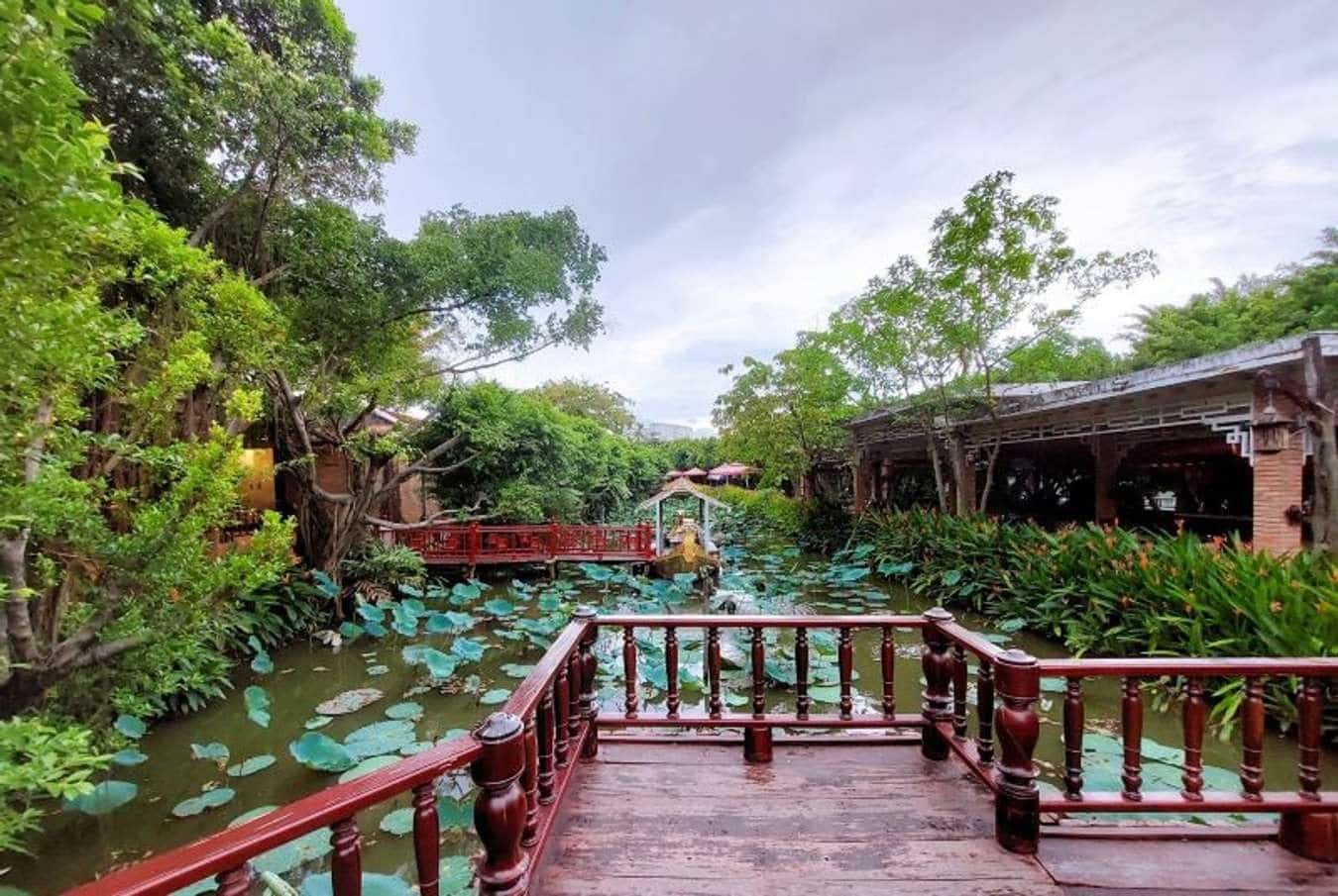 khung-canh-nen-tho-tai-khu-du-lich-ben-xua