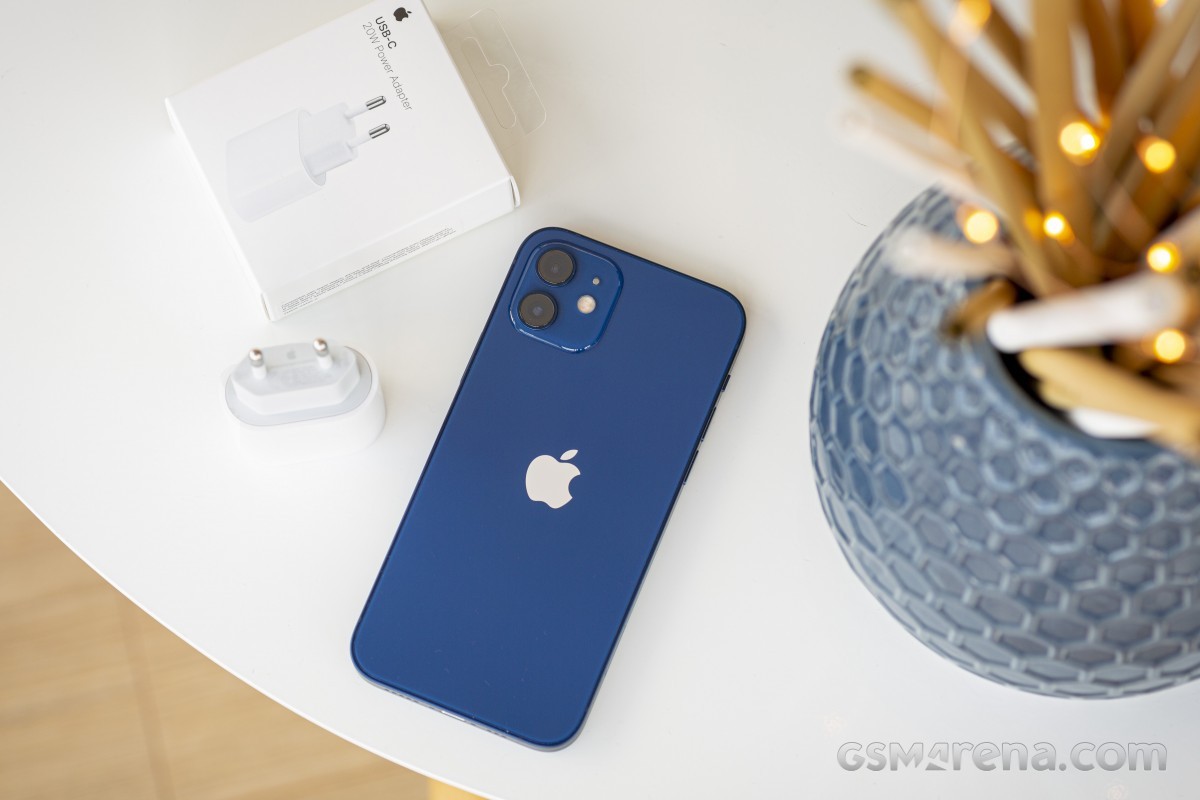 mac-du-da-ra-mat-gan-4-nam-nhung-iphone-12-van-la-cai-ten-hot-hit-dang-mua-tai-thoi-diem-nay.jpg